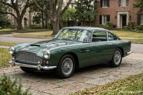 Aston Martin DB4