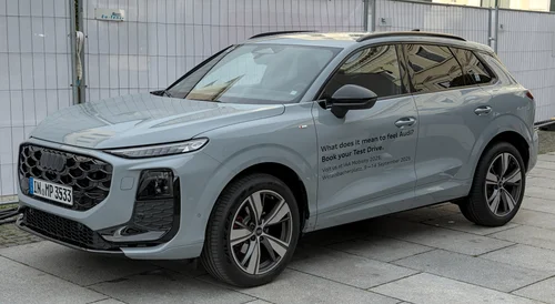 Audi Q3 III (FJ) - view 2