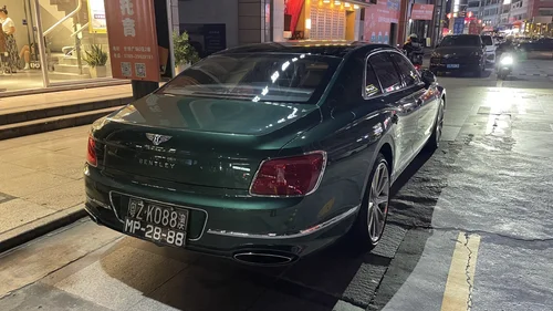 Bentley Flying Spur IV - view 2
