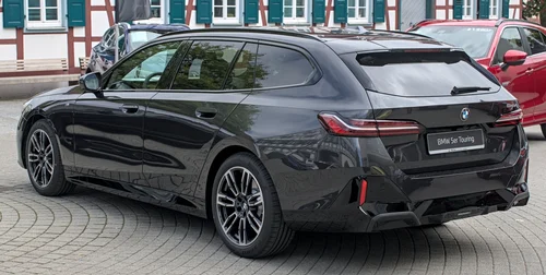 BMW 5 Series Touring (G61) - view 2