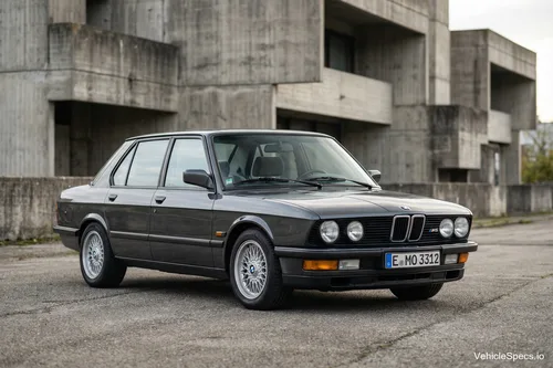 BMW M5 (E28)