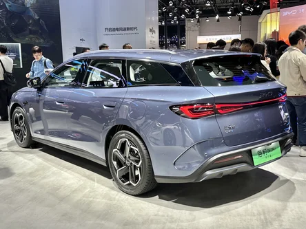 BYD Seal 6 Touring - view 2