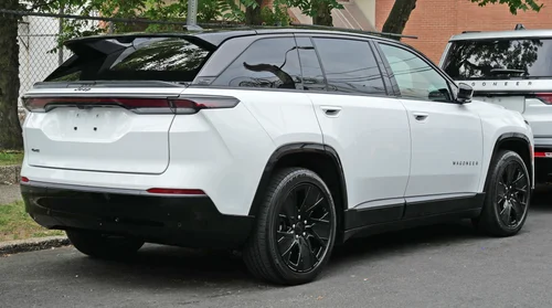 Jeep Wagoneer S - view 2