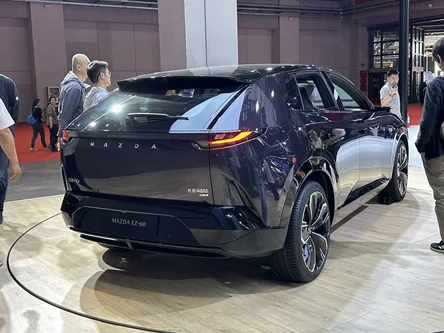 Mazda EZ-60 - view 2