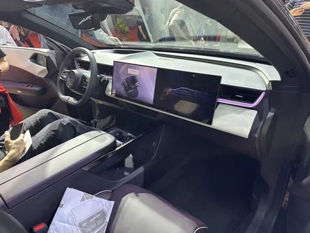 Mazda EZ-60 - view 3