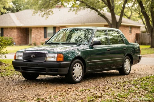 Toyota Crown Comfort (XS10)