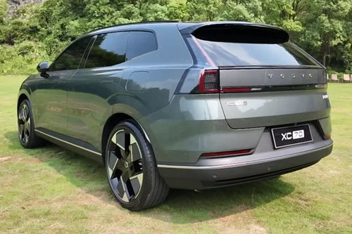 Volvo XC70 (2025) - view 2